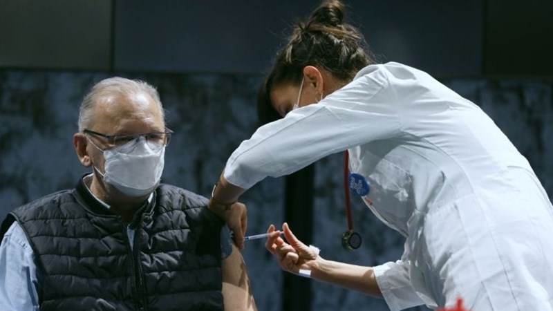 Neće biti popuštanja strogih epidemioloških mjera, četvero članova Stožera javno se cijepili protiv koronavirusa